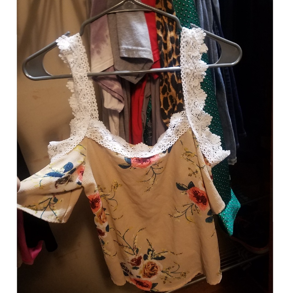 Cold Shoulder Crop Top
